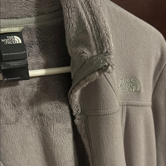 The North Face Women's Gray Fleece Jacket - Picture 2 of 2